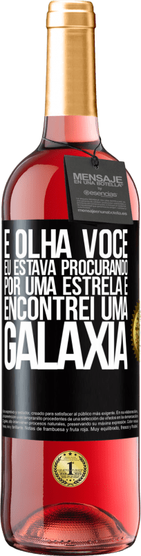 29,95 € Envio grátis | Vinho rosé Edição ROSÉ E olha você, eu estava procurando por uma estrela e encontrei uma galáxia Etiqueta Preta. Etiqueta personalizável Vinho jovem Colheita 2024 Tempranillo