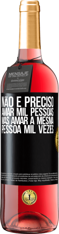 29,95 € Envio grátis | Vinho rosé Edição ROSÉ Não é preciso amar mil pessoas, mas amar a mesma pessoa mil vezes Etiqueta Preta. Etiqueta personalizável Vinho jovem Colheita 2024 Tempranillo