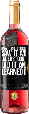 29,95 € 送料無料 | ロゼワイン ROSÉエディション 私はそれを聞いて、それを忘れました、私はそれを見て、それを理解しました、私はそれをし、それを学びました ブラックラベル. カスタマイズ可能なラベル 若いワイン 収穫 2025 Tempranillo
