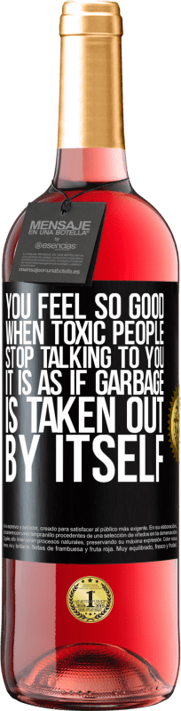 29,95 € Free Shipping | Rosé Wine ROSÉ Edition You feel so good when toxic people stop talking to you ... It is as if garbage is taken out by itself Black Label. Customizable label Young wine Harvest 2025 Tempranillo
