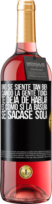29,95 € Envío gratis | Vino Rosado Edición ROSÉ Uno se siente tan bien cuando la gente tóxica te deja de hablar… Es como si la basura se sacase sola Etiqueta Negra. Etiqueta personalizable Vino joven Cosecha 2025 Tempranillo