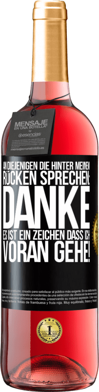 29,95 € Kostenloser Versand | Roséwein ROSÉ Ausgabe An diejenigen, die hinter meinem Rücken sprechen: DANKE. Es ist ein Zeichen, dass ich voran gehe! Schwarzes Etikett. Anpassbares Etikett Junger Wein Ernte 2024 Tempranillo