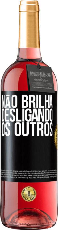 29,95 € Envio grátis | Vinho rosé Edição ROSÉ Não brilha desligando os outros Etiqueta Preta. Etiqueta personalizável Vinho jovem Colheita 2024 Tempranillo