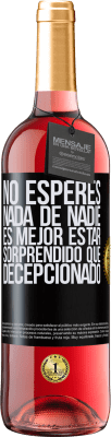 29,95 € Envío gratis | Vino Rosado Edición ROSÉ No esperes nada de nadie. Es mejor estar sorprendido que decepcionado Etiqueta Negra. Etiqueta personalizable Vino joven Cosecha 2024 Tempranillo