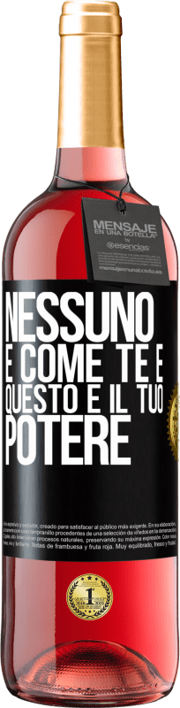 29,95 € Spedizione Gratuita | Vino rosato Edizione ROSÉ Nessuno è come te e questo è il tuo potere Etichetta Nera. Etichetta personalizzabile Vino giovane Raccogliere 2024 Tempranillo