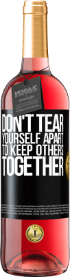29,95 € Free Shipping | Rosé Wine ROSÉ Edition Don't tear yourself apart to keep others together Black Label. Customizable label Young wine Harvest 2025 Tempranillo