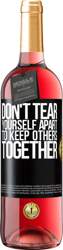 29,95 € Free Shipping | Rosé Wine ROSÉ Edition Don't tear yourself apart to keep others together Black Label. Customizable label Young wine Harvest 2024 Tempranillo