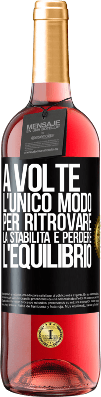 29,95 € Spedizione Gratuita | Vino rosato Edizione ROSÉ A volte, l'unico modo per ritrovare la stabilità è perdere l'equilibrio Etichetta Nera. Etichetta personalizzabile Vino giovane Raccogliere 2024 Tempranillo