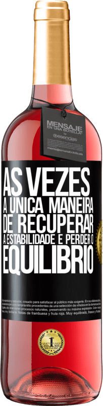 29,95 € Envio grátis | Vinho rosé Edição ROSÉ Às vezes, a única maneira de recuperar a estabilidade é perder o equilíbrio Etiqueta Preta. Etiqueta personalizável Vinho jovem Colheita 2024 Tempranillo