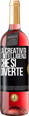 29,95 € Spedizione Gratuita | Vino rosato Edizione ROSÉ La creatività è intelligenza che si diverte Etichetta Nera. Etichetta personalizzabile Vino giovane Raccogliere 2023 Tempranillo