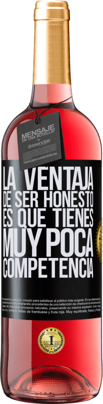 29,95 € Envío gratis | Vino Rosado Edición ROSÉ La ventaja de ser honesto es que tienes muy poca competencia Etiqueta Negra. Etiqueta personalizable Vino joven Cosecha 2024 Tempranillo