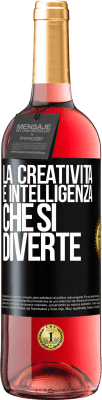 29,95 € Spedizione Gratuita | Vino rosato Edizione ROSÉ La creatività è intelligenza che si diverte Etichetta Nera. Etichetta personalizzabile Vino giovane Raccogliere 2024 Tempranillo