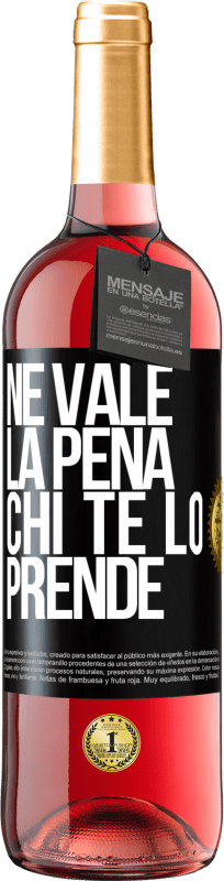 29,95 € Spedizione Gratuita | Vino rosato Edizione ROSÉ Ne vale la pena chi te lo prende Etichetta Nera. Etichetta personalizzabile Vino giovane Raccogliere 2024 Tempranillo