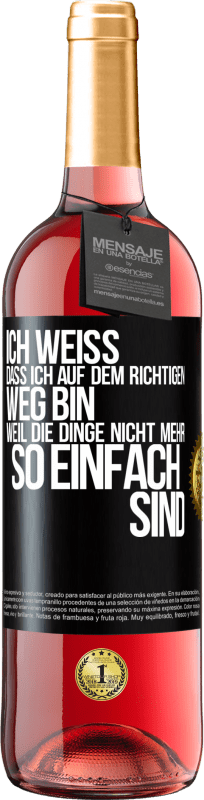 29,95 € Kostenloser Versand | Roséwein ROSÉ Ausgabe Ich weiß, dass ich auf dem richtigen Weg bin, weil die Dinge nicht mehr so einfach sind Schwarzes Etikett. Anpassbares Etikett Junger Wein Ernte 2024 Tempranillo