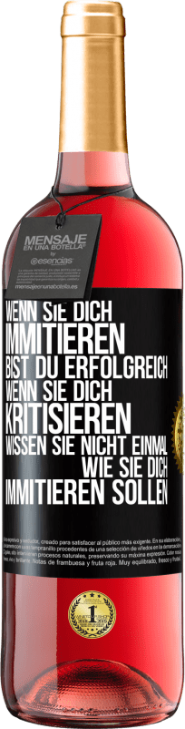 29,95 € Kostenloser Versand | Roséwein ROSÉ Ausgabe Wenn sie dich immitieren, bist du erfolgreich. Wenn sie dich kritisieren, wissen sie nicht einmal, wie sie dich immitieren solle Schwarzes Etikett. Anpassbares Etikett Junger Wein Ernte 2024 Tempranillo