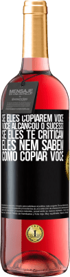 29,95 € Envio grátis | Vinho rosé Edição ROSÉ Se eles copiarem você, você alcançou o sucesso. Se eles te criticam, eles nem sabem como copiar você Etiqueta Preta. Etiqueta personalizável Vinho jovem Colheita 2024 Tempranillo