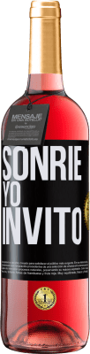 29,95 € Envío gratis | Vino Rosado Edición ROSÉ Sonríe, yo invito Etiqueta Negra. Etiqueta personalizable Vino joven Cosecha 2023 Tempranillo