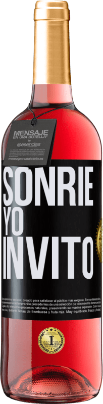 29,95 € Envío gratis | Vino Rosado Edición ROSÉ Sonríe, yo invito Etiqueta Negra. Etiqueta personalizable Vino joven Cosecha 2023 Tempranillo