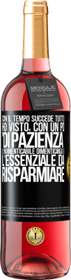 29,95 € Spedizione Gratuita | Vino rosato Edizione ROSÉ Con il tempo succede tutto. Ho visto, con un po 'di pazienza, l'indimenticabile dimenticanza e l'essenziale da risparmiare Etichetta Nera. Etichetta personalizzabile Vino giovane Raccogliere 2023 Tempranillo