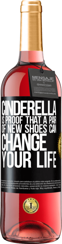 29,95 € 免费送货 | 桃红葡萄酒 ROSÉ版 灰姑娘证明一双新鞋可以改变您的生活 黑标. 可自定义的标签 青年酒 收成 2023 Tempranillo