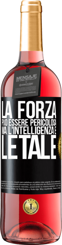 29,95 € Spedizione Gratuita | Vino rosato Edizione ROSÉ La forza può essere pericolosa, ma l'intelligenza è letale Etichetta Nera. Etichetta personalizzabile Vino giovane Raccogliere 2024 Tempranillo