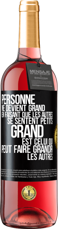 29,95 € Envoi gratuit | Vin rosé Édition ROSÉ Personne ne devient grand en faisant que les autres se sentent petits. Grand est celui qui peut faire grandir les autres Étiquette Noire. Étiquette personnalisable Vin jeune Récolte 2024 Tempranillo