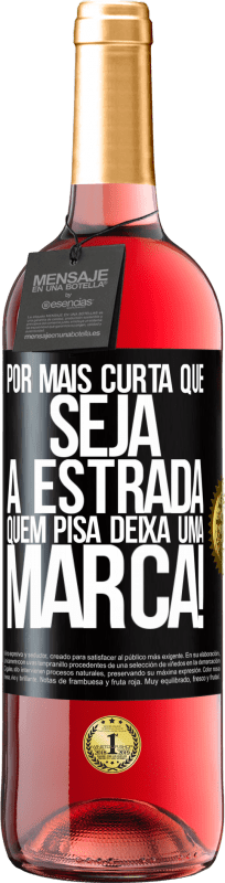 29,95 € Envio grátis | Vinho rosé Edição ROSÉ Por mais curta que seja a estrada. Quem pisa, deixa uma marca! Etiqueta Preta. Etiqueta personalizável Vinho jovem Colheita 2024 Tempranillo