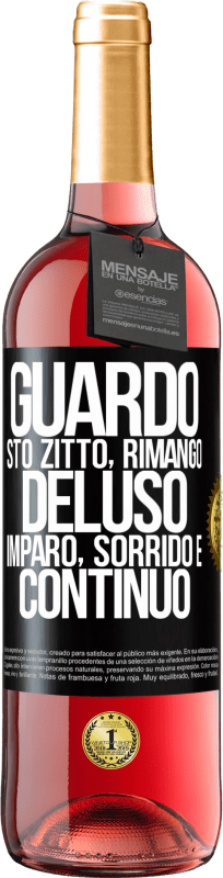 29,95 € Spedizione Gratuita | Vino rosato Edizione ROSÉ Guardo, sto zitto, rimango deluso, imparo, sorrido e continuo Etichetta Nera. Etichetta personalizzabile Vino giovane Raccogliere 2024 Tempranillo