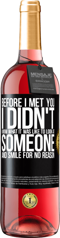 29,95 € Free Shipping | Rosé Wine ROSÉ Edition Before I met you, I didn't know what it was like to look at someone and smile for no reason Black Label. Customizable label Young wine Harvest 2023 Tempranillo