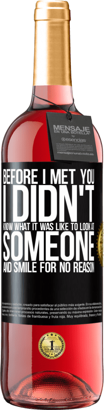 29,95 € Free Shipping | Rosé Wine ROSÉ Edition Before I met you, I didn't know what it was like to look at someone and smile for no reason Black Label. Customizable label Young wine Harvest 2024 Tempranillo