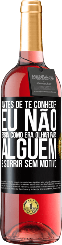 29,95 € Envio grátis | Vinho rosé Edição ROSÉ Antes de te conhecer, eu não sabia como era olhar para alguém e sorrir sem motivo Etiqueta Preta. Etiqueta personalizável Vinho jovem Colheita 2024 Tempranillo