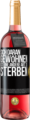 29,95 € Kostenloser Versand | Roséwein ROSÉ Ausgabe Sich daran gewöhnen ist eine andere Art zu sterben Schwarzes Etikett. Anpassbares Etikett Junger Wein Ernte 2024 Tempranillo