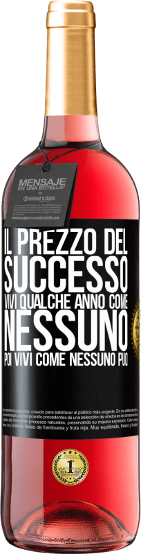 29,95 € Spedizione Gratuita | Vino rosato Edizione ROSÉ Il prezzo del successo. Vivi qualche anno come nessuno, poi vivi come nessuno può Etichetta Nera. Etichetta personalizzabile Vino giovane Raccogliere 2024 Tempranillo