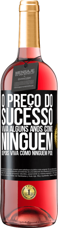 29,95 € Envio grátis | Vinho rosé Edição ROSÉ O preço do sucesso. Viva alguns anos como ninguém, depois viva como ninguém pode Etiqueta Preta. Etiqueta personalizável Vinho jovem Colheita 2024 Tempranillo