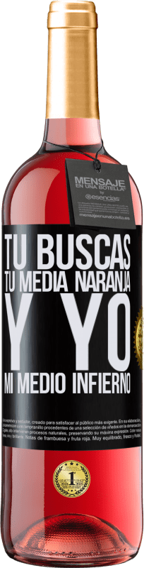 29,95 € Envío gratis | Vino Rosado Edición ROSÉ Tú buscas tu media naranja, y yo, mi medio infierno Etiqueta Negra. Etiqueta personalizable Vino joven Cosecha 2025 Tempranillo