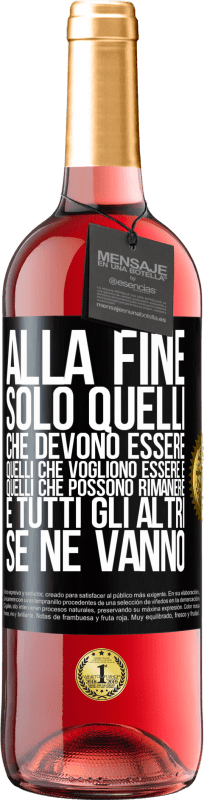 29,95 € Spedizione Gratuita | Vino rosato Edizione ROSÉ Alla fine, solo quelli che devono essere, quelli che vogliono essere e quelli che possono rimanere. E tutti gli altri se ne Etichetta Nera. Etichetta personalizzabile Vino giovane Raccogliere 2024 Tempranillo