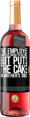 29,95 € Free Shipping | Rosé Wine ROSÉ Edition The employee brings the bread to his table, but puts the cake on another's table Black Label. Customizable label Young wine Harvest 2023 Tempranillo