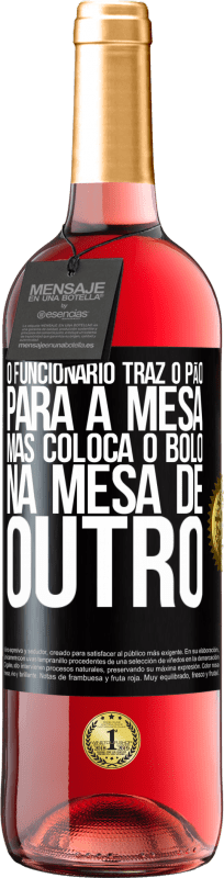 29,95 € Envio grátis | Vinho rosé Edição ROSÉ O funcionário traz o pão para a mesa, mas coloca o bolo na mesa de outro Etiqueta Preta. Etiqueta personalizável Vinho jovem Colheita 2025 Tempranillo