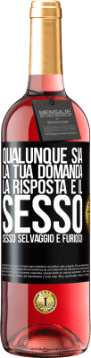 29,95 € Spedizione Gratuita | Vino rosato Edizione ROSÉ Qualunque sia la tua domanda, la risposta è il sesso. Sesso selvaggio e furioso! Etichetta Nera. Etichetta personalizzabile Vino giovane Raccogliere 2024 Tempranillo