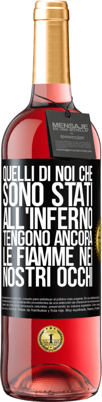 29,95 € Spedizione Gratuita | Vino rosato Edizione ROSÉ Quelli di noi che sono stati all'inferno tengono ancora le fiamme nei nostri occhi Etichetta Nera. Etichetta personalizzabile Vino giovane Raccogliere 2024 Tempranillo