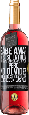 29,95 € Envío gratis | Vino Rosado Edición ROSÉ Sabe amar, y si se entrega, lo hace en cuerpo y alma. Pero, no olvides, que si no se siente libre, le crecen las alas Etiqueta Negra. Etiqueta personalizable Vino joven Cosecha 2023 Tempranillo