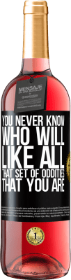 29,95 € 送料無料 | ロゼワイン ROSÉエディション あなたは誰があなたがそうであるすべてのその奇妙なセットを好きになるか決して知りません ブラックラベル. カスタマイズ可能なラベル 若いワイン 収穫 2025 Tempranillo