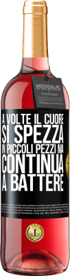 29,95 € Spedizione Gratuita | Vino rosato Edizione ROSÉ A volte il cuore si spezza in piccoli pezzi, ma continua a battere Etichetta Nera. Etichetta personalizzabile Vino giovane Raccogliere 2023 Tempranillo