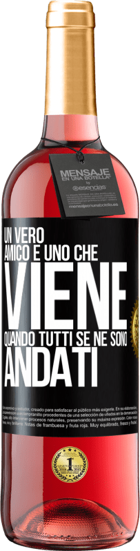 29,95 € Spedizione Gratuita | Vino rosato Edizione ROSÉ Un vero amico è uno che viene quando tutti se ne sono andati Etichetta Nera. Etichetta personalizzabile Vino giovane Raccogliere 2024 Tempranillo