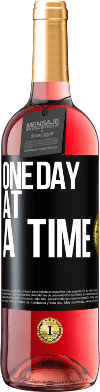 29,95 € Free Shipping | Rosé Wine ROSÉ Edition One day at a time Black Label. Customizable label Young wine Harvest 2023 Tempranillo