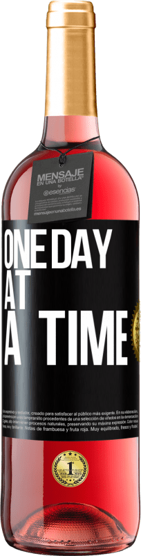 29,95 € Free Shipping | Rosé Wine ROSÉ Edition One day at a time Black Label. Customizable label Young wine Harvest 2024 Tempranillo