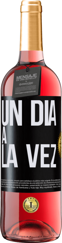 29,95 € Envío gratis | Vino Rosado Edición ROSÉ Un día a la vez Etiqueta Negra. Etiqueta personalizable Vino joven Cosecha 2023 Tempranillo