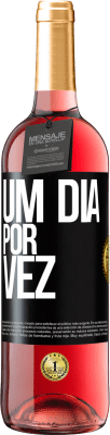 29,95 € Envio grátis | Vinho rosé Edição ROSÉ Um dia por vez Etiqueta Preta. Etiqueta personalizável Vinho jovem Colheita 2025 Tempranillo