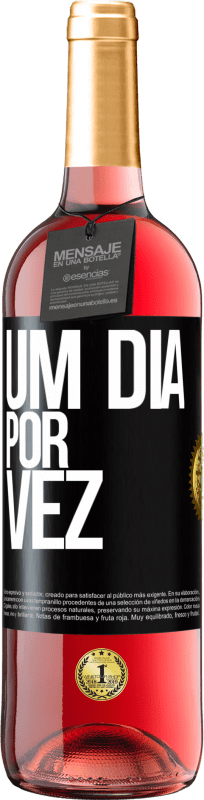 29,95 € Envio grátis | Vinho rosé Edição ROSÉ Um dia por vez Etiqueta Preta. Etiqueta personalizável Vinho jovem Colheita 2024 Tempranillo