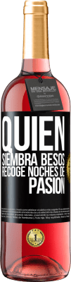 29,95 € Envío gratis | Vino Rosado Edición ROSÉ Quien siembra besos, recoge noches de pasión Etiqueta Negra. Etiqueta personalizable Vino joven Cosecha 2024 Tempranillo